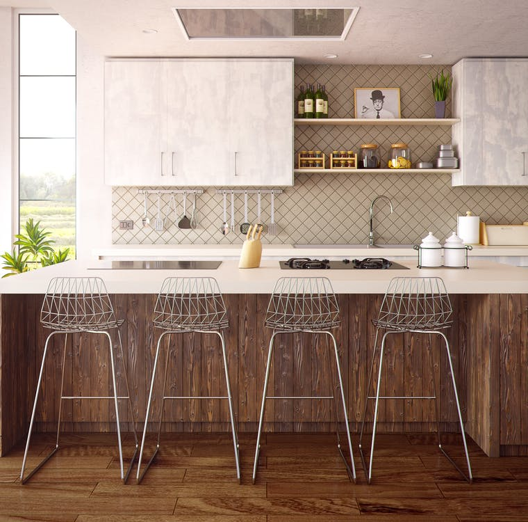 Backsplash with patterns complementing marble countertop 