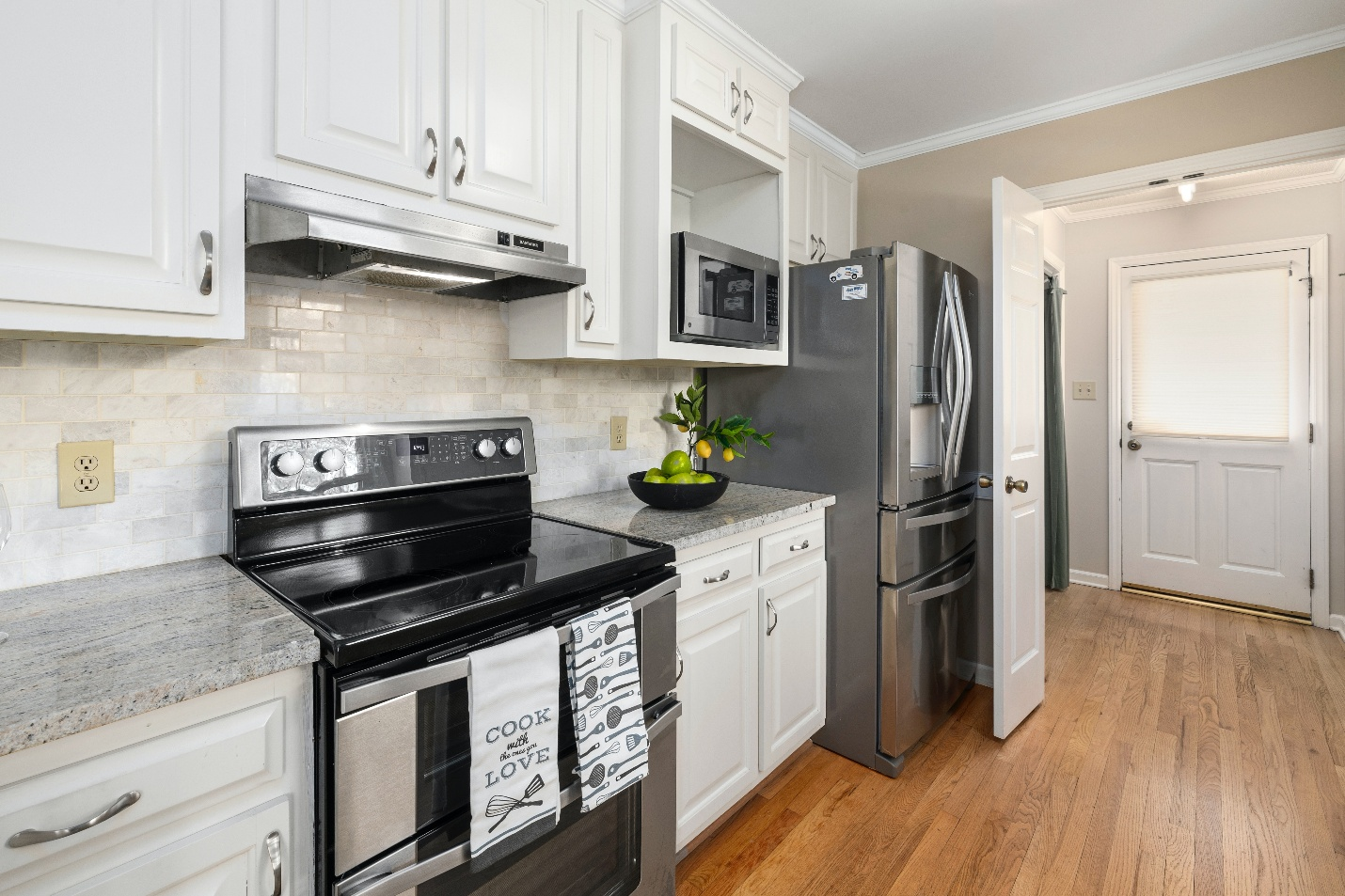 A kitchen with quartz countertops.