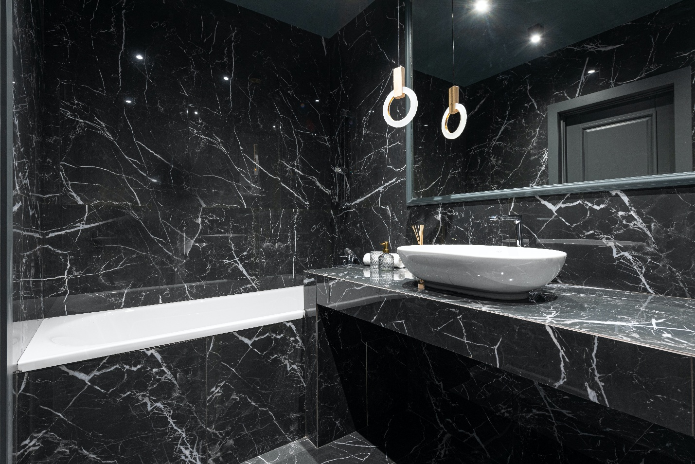Read more about the article Advantages Of Installing A Marble Bathroom Counter Top