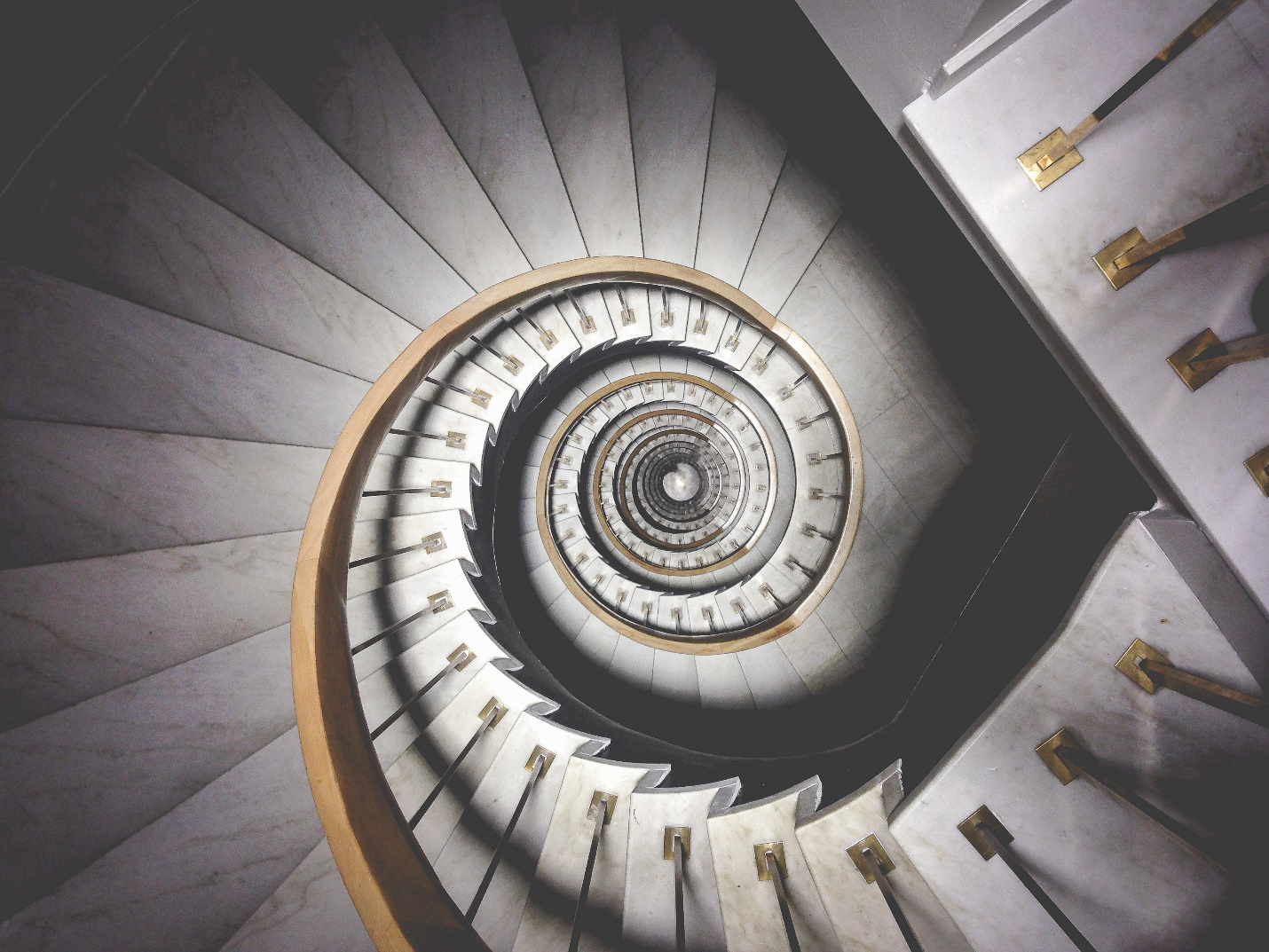 You are currently viewing 3 Things to Keep in Mind When Designing a Marble Staircase