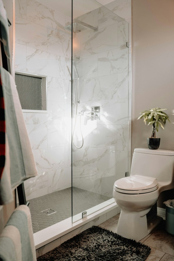 Read more about the article Quartz Shower Walls for a Stylish Upgrade