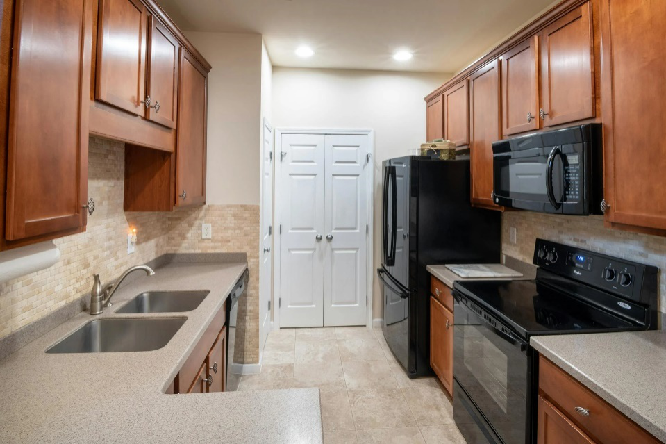 A traditional kitchen with a quartz countertop