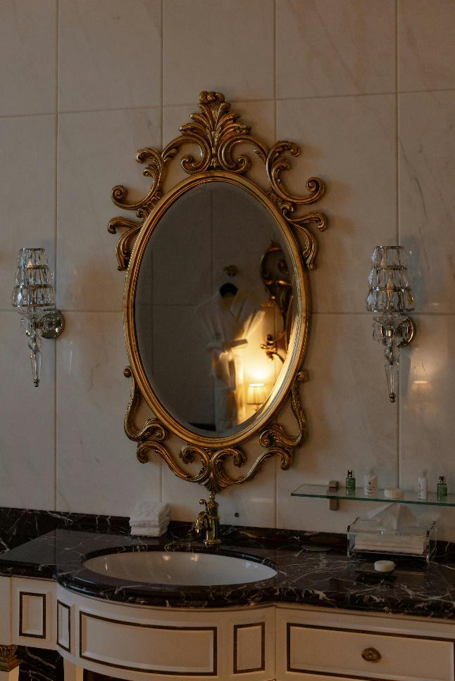 Read more about the article Beyond the Kitchen: Creative Places to Use Granite and Marble in Your Home